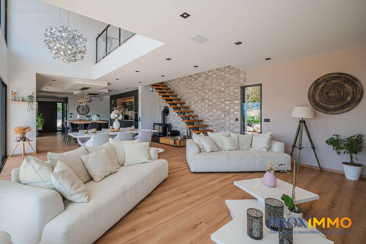 Maison 185 m² à La Buisse  - photo 8