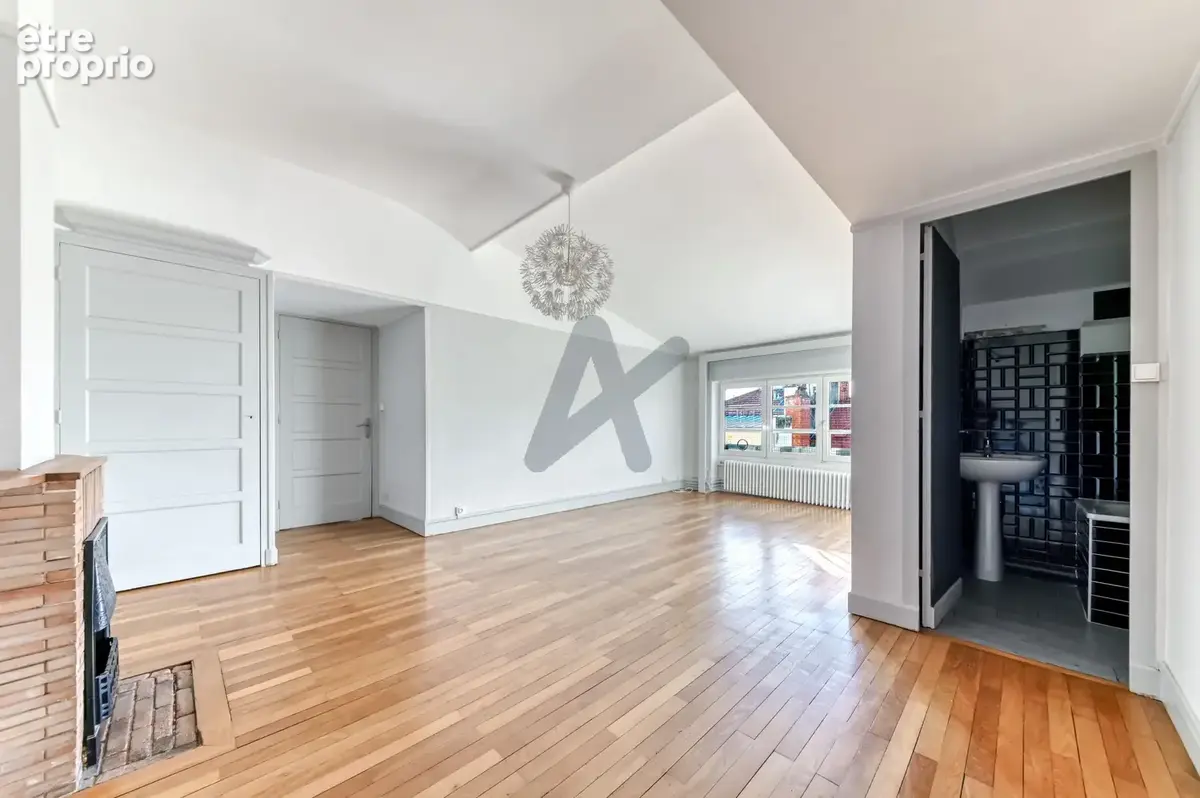 LYON 6EME - Place Lyautey : Appartement familial de 167m2, 4 chambres, au dernier étage avec vue. - photo 6