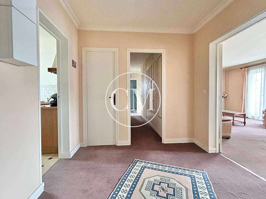 Appartement à BUC