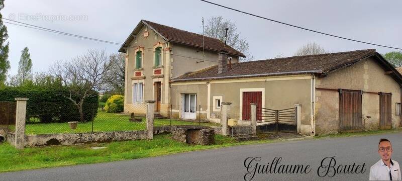 Maison à CAMPUGNAN