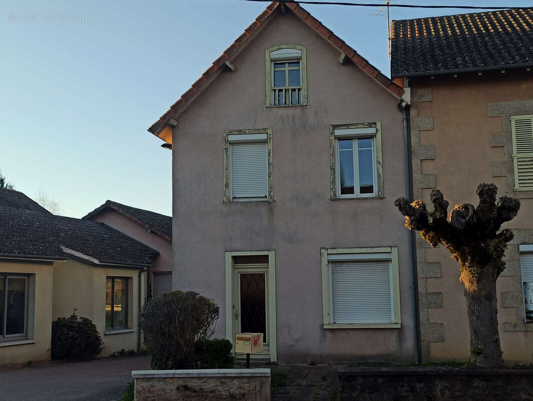 Commerce à AIXE-SUR-VIENNE