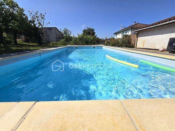 Maison de 120 m2 avec 4 chambres et piscine sur un terrain de 828 m2 !!! - photo 4