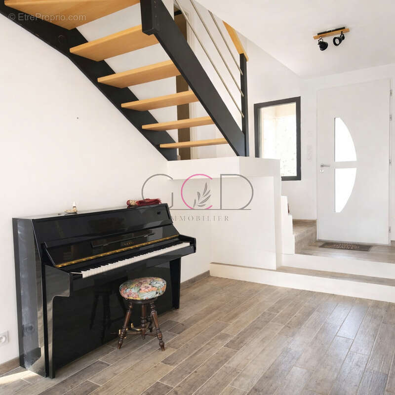 Maison à VENTABREN