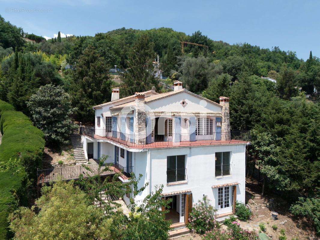 Appartement a renover - t2 bis - belle terrasse + cave + stationnement privatif + jardin - vue degagee - photo 13