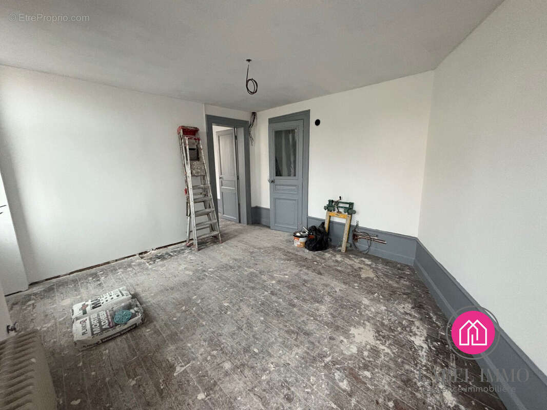 Maison à AVESNES-SUR-HELPE