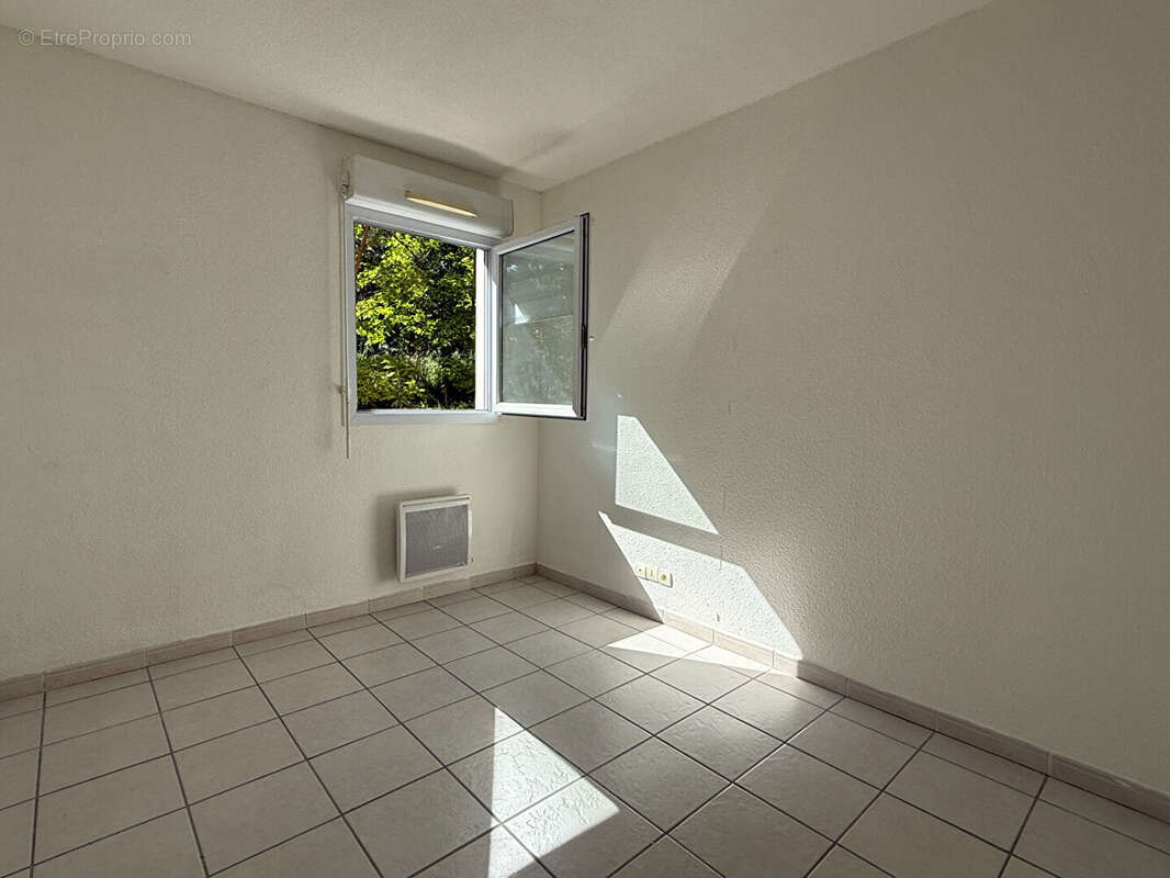 Appartement à LA ROQUE-D'ANTHERON