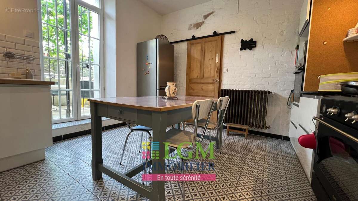 Maison à SAINT-JULIEN-LES-ROSIERS