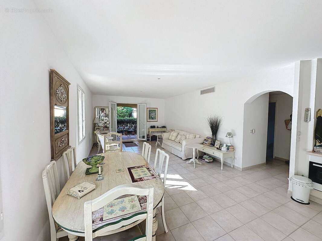 Appartement à LORGUES