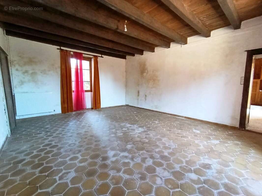 Maison à SAINT-YRIEIX-LA-MONTAGNE