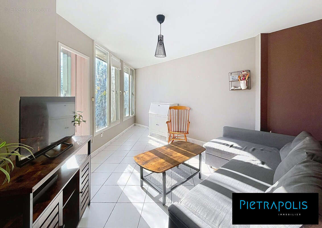 Appartement 86 m² à Givors  - photo 4
