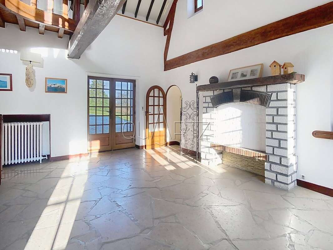 Maison à HOUDAN