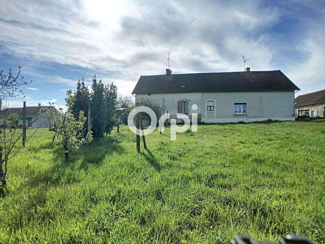 Maison à NERIS-LES-BAINS