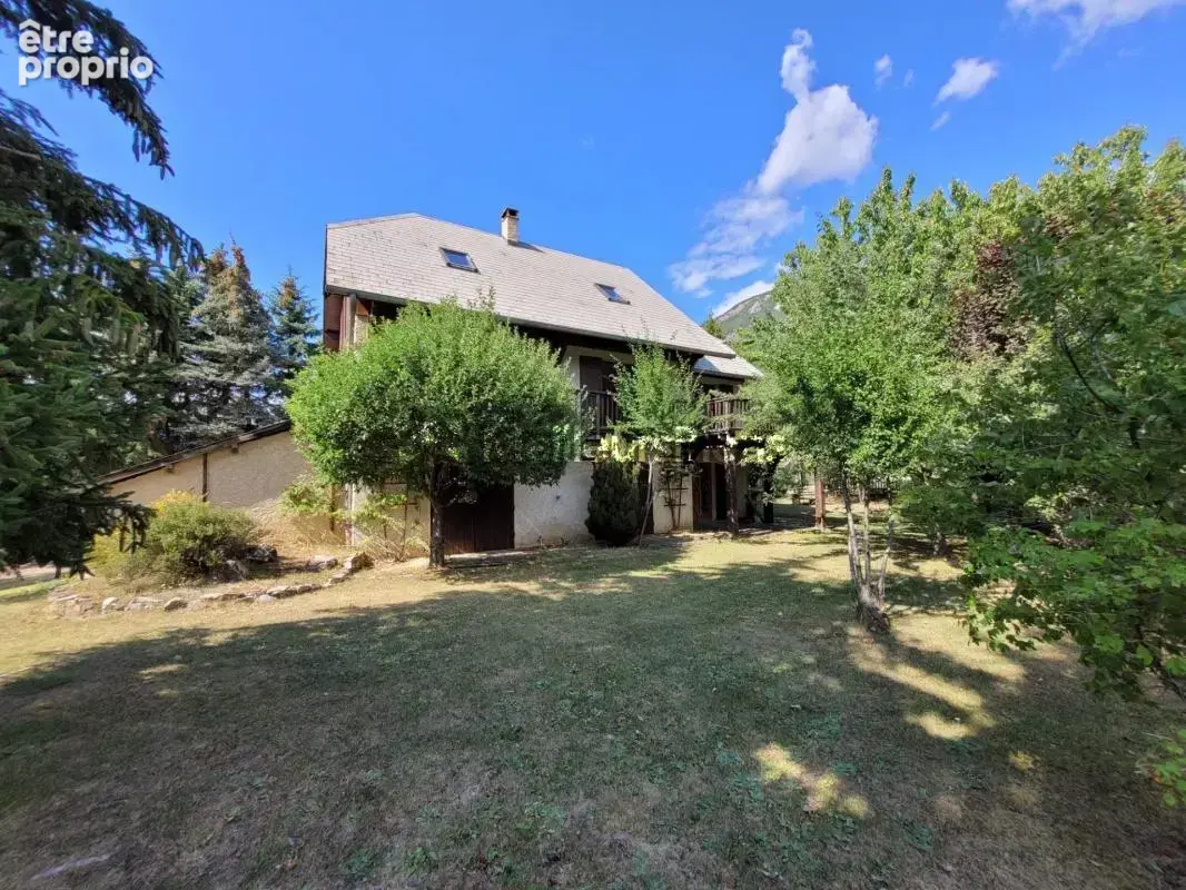 Maison familiale 7 pièces avec dépendances et grand terrain aux Orres - photo 15