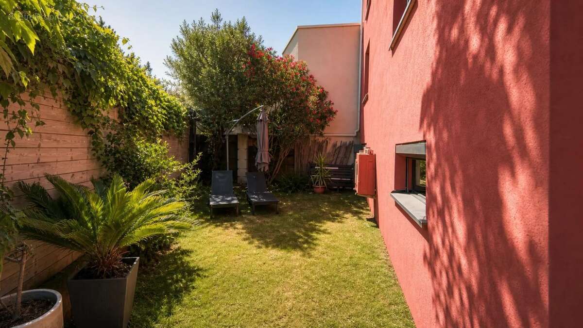 Maison de 6 pièces de 140 m² à Villeurbanne - photo 2