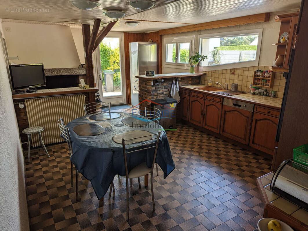 Maison 150 m² à Saint-Etienne-De-Montluc  - photo 4