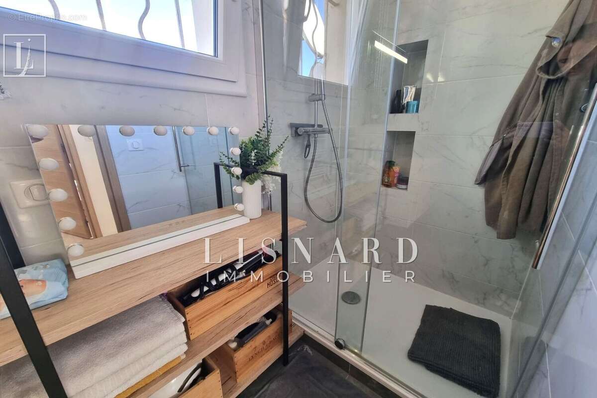 Appartement à VALLAURIS