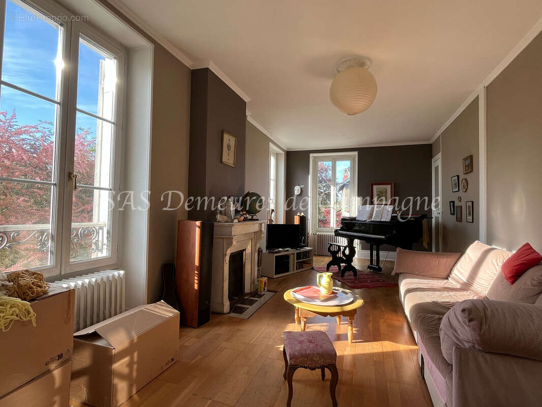 Maison à SAINT-SATUR