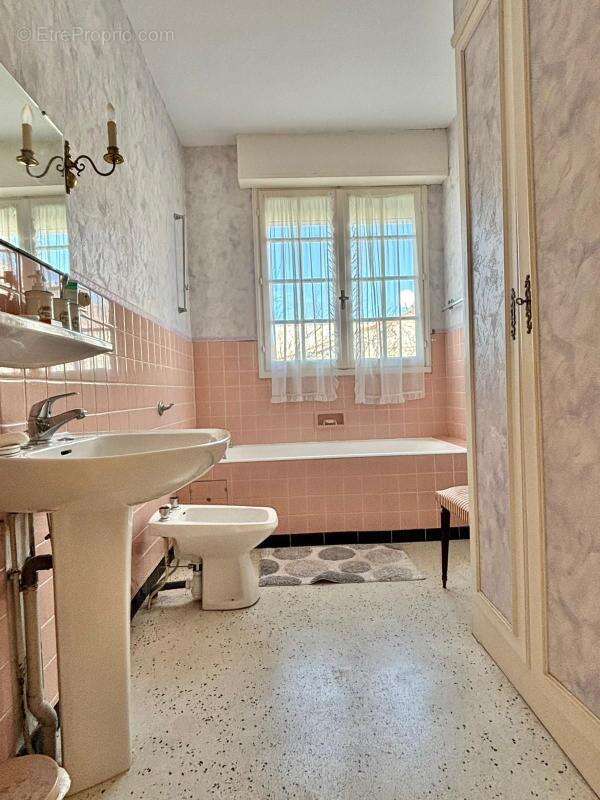 À vendre – Belle maison familiale avec vue mer, dépendance et jardin – La Brée-les-Bains, plage à pied - photo 16