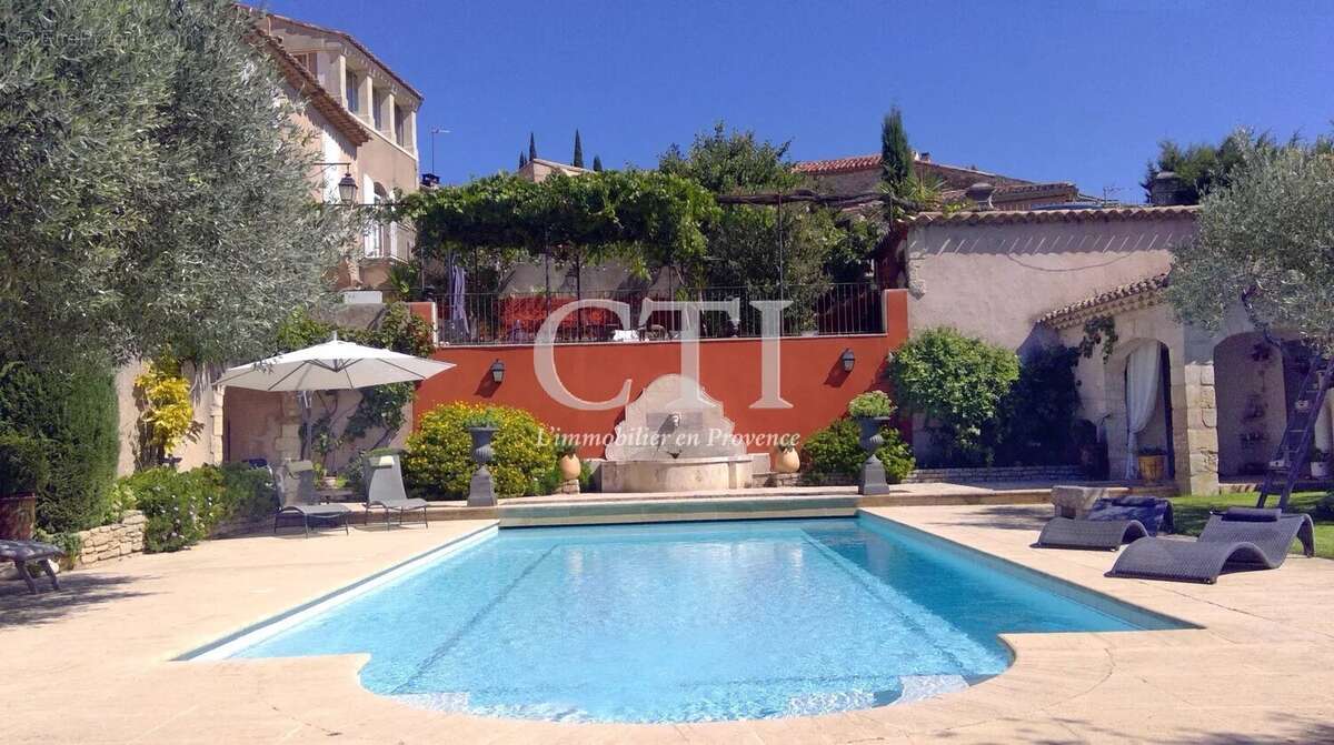 Exceptionnelle maison au charme de l'ancien et au confort contemporain avec jardin, piscine et annexes - photo 10