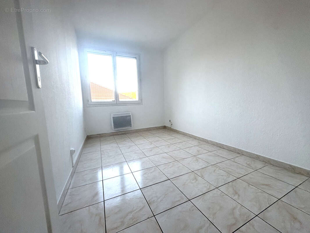 Appartement à LAMALOU-LES-BAINS