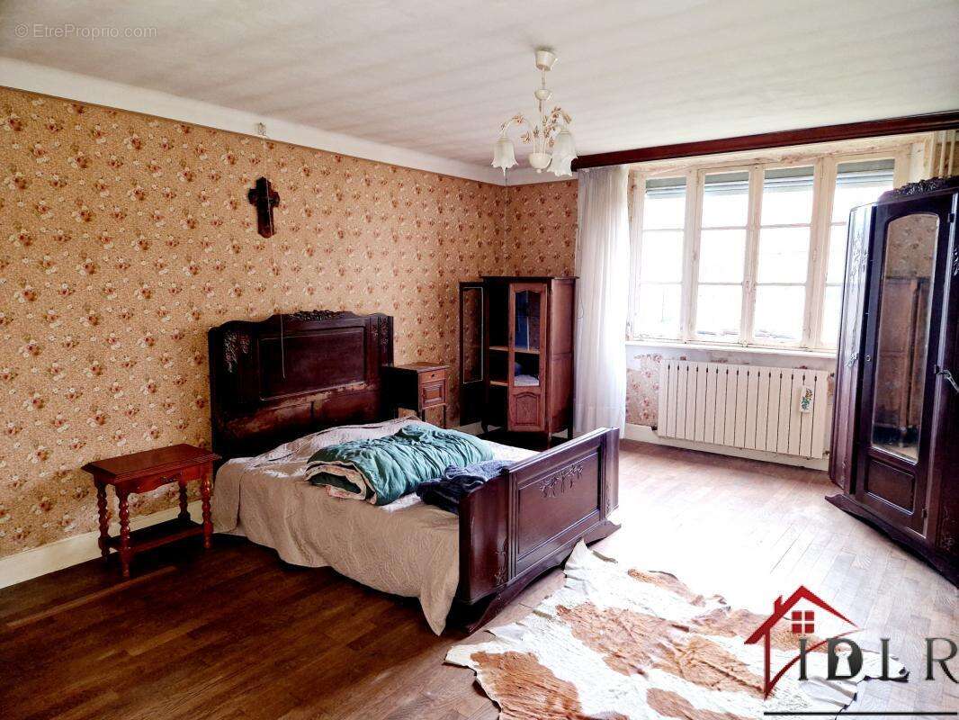 Maison à MONTIGNY-LES-CHERLIEU