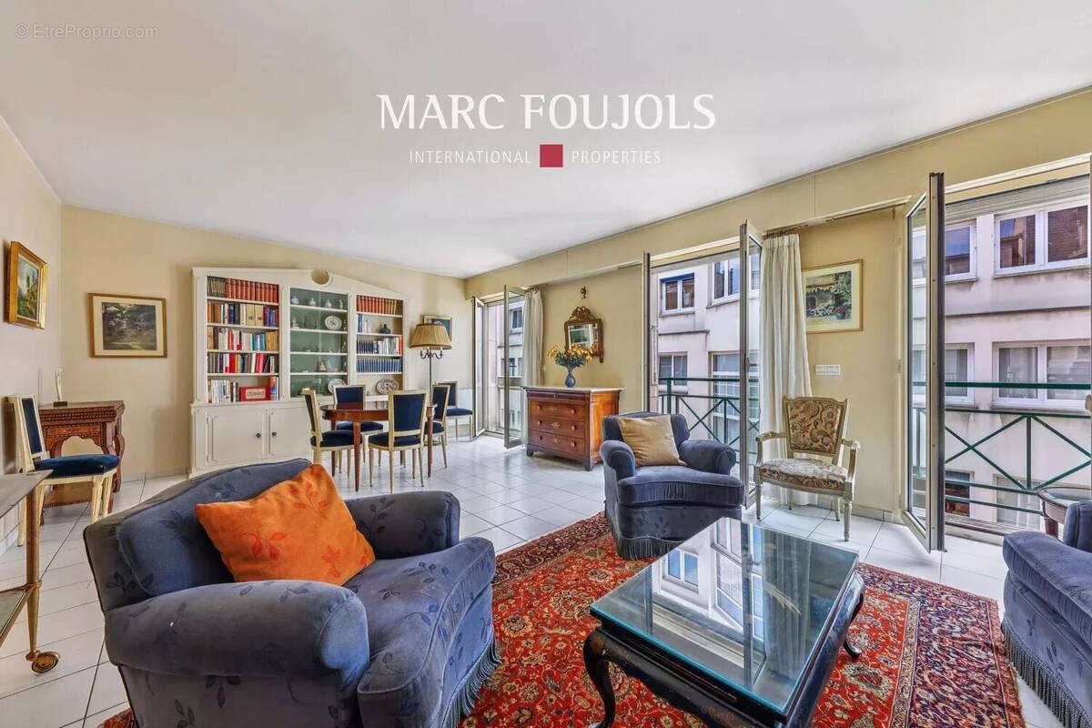 Appartement à PARIS-16E