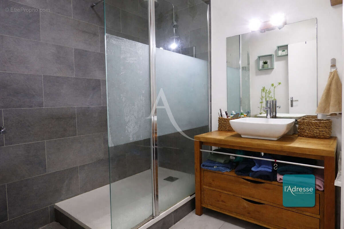 Appartement à CHARENTON-LE-PONT