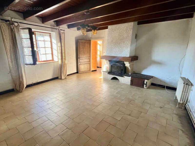 Maison à LE GUE-DE-VELLUIRE
