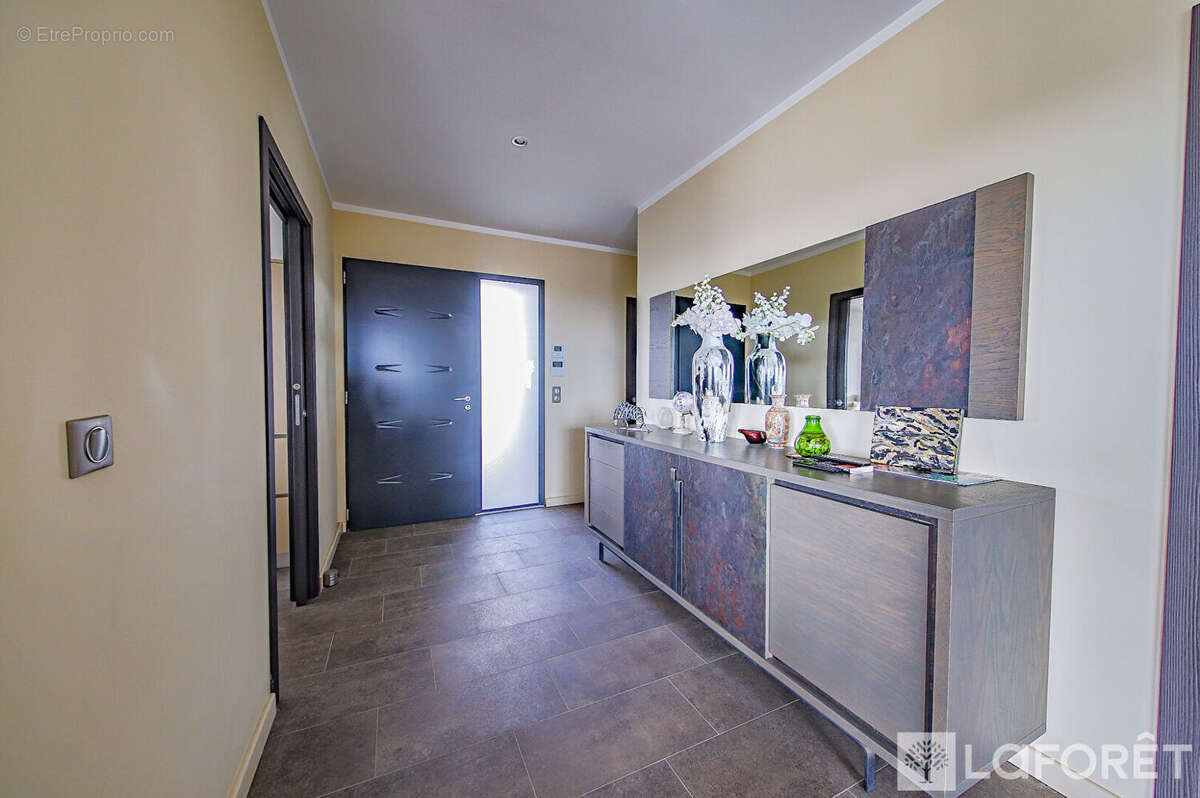 Villa de plain-pied récente Borgo 5 pièce(s) 135 m2 - photo 11