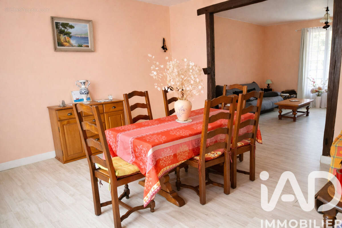 Photo 2 - Maison à ETREPAGNY