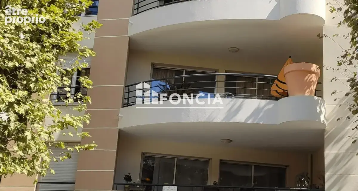 Alès Centre-Ville - Beau T3 de 80 m² avec terrasse dans résidence de standing - photo 2