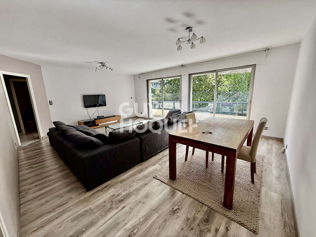 Clermont-Ferrand secteur Montjuzet - Appartement T4 96 m2 avec balcon et garage - photo 3