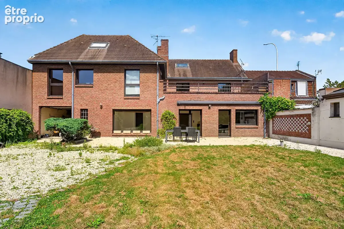 NOUS AVONS VENDU - Semi plain-pied de 253 m² sur propriété de 2050 m² avec piscine couverte sur Lambres Lez Douai - photo 3