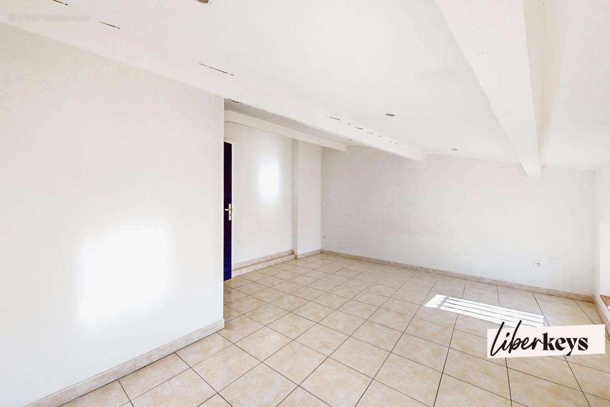 Appartement à TOURVES