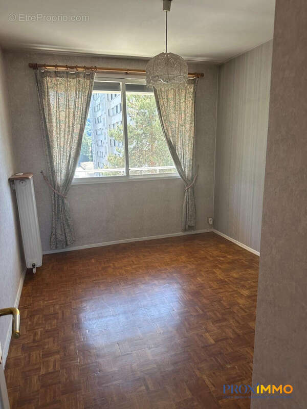 Appartement à SAINT-MARTIN-D'HERES