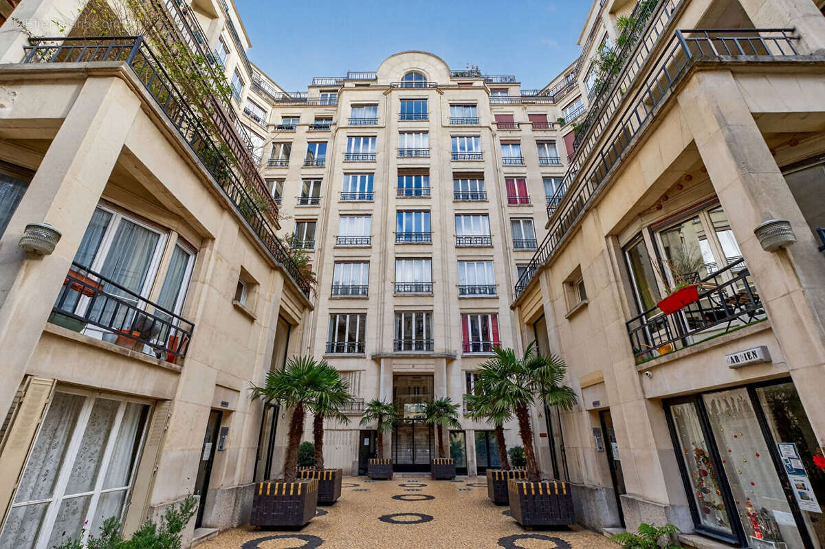 Appartement à PARIS-15E