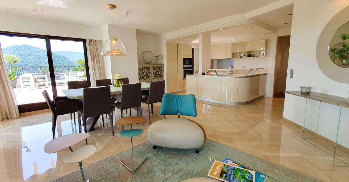 Appartement à MANDELIEU-LA-NAPOULE