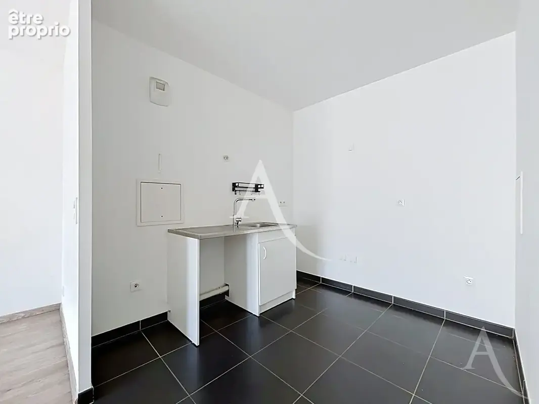 Appartement 2 pièces au coeur du centre ville de Mantes La Jolie avec place de stationnement - photo 4
