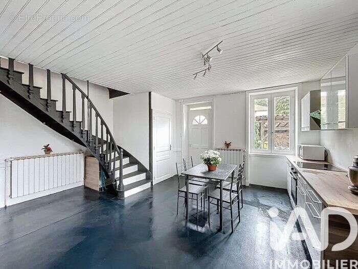 Photo 3 - Maison à SAINT-JUST-EN-CHEVALET