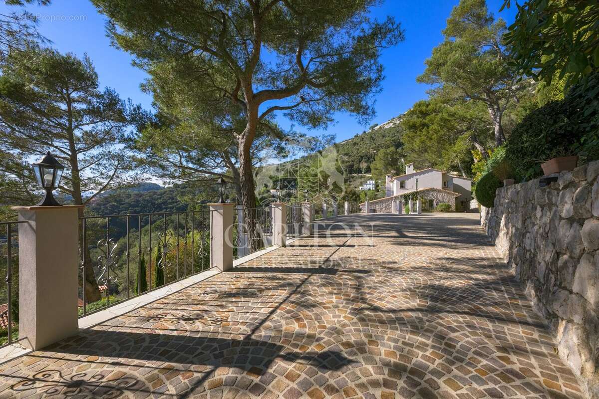 Maison à EZE