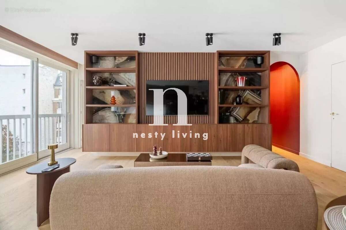 Appartement à PARIS-16E