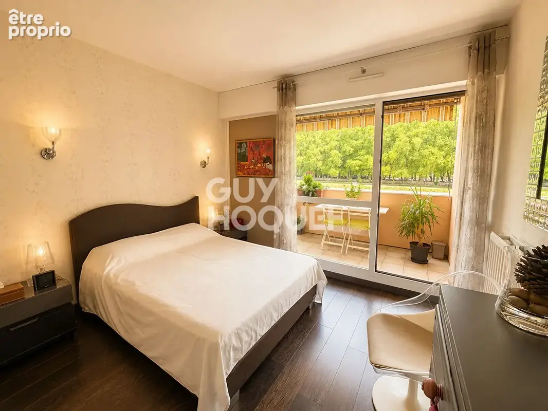 BESANÇON - Appartement T3 de 81 m²  Balcon avec vue sur le Doubs - Calme - Parking - Proche Boucle - photo 8
