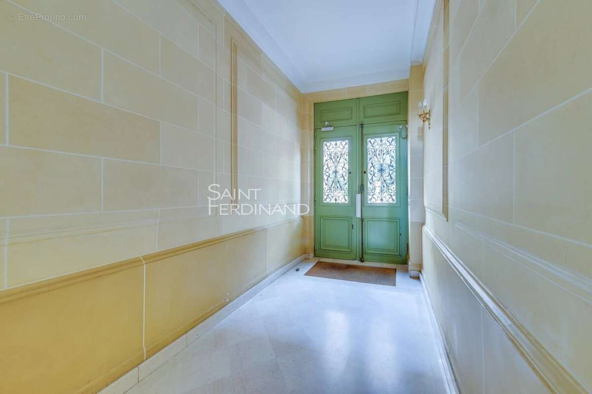 Appartement à NEUILLY-SUR-SEINE