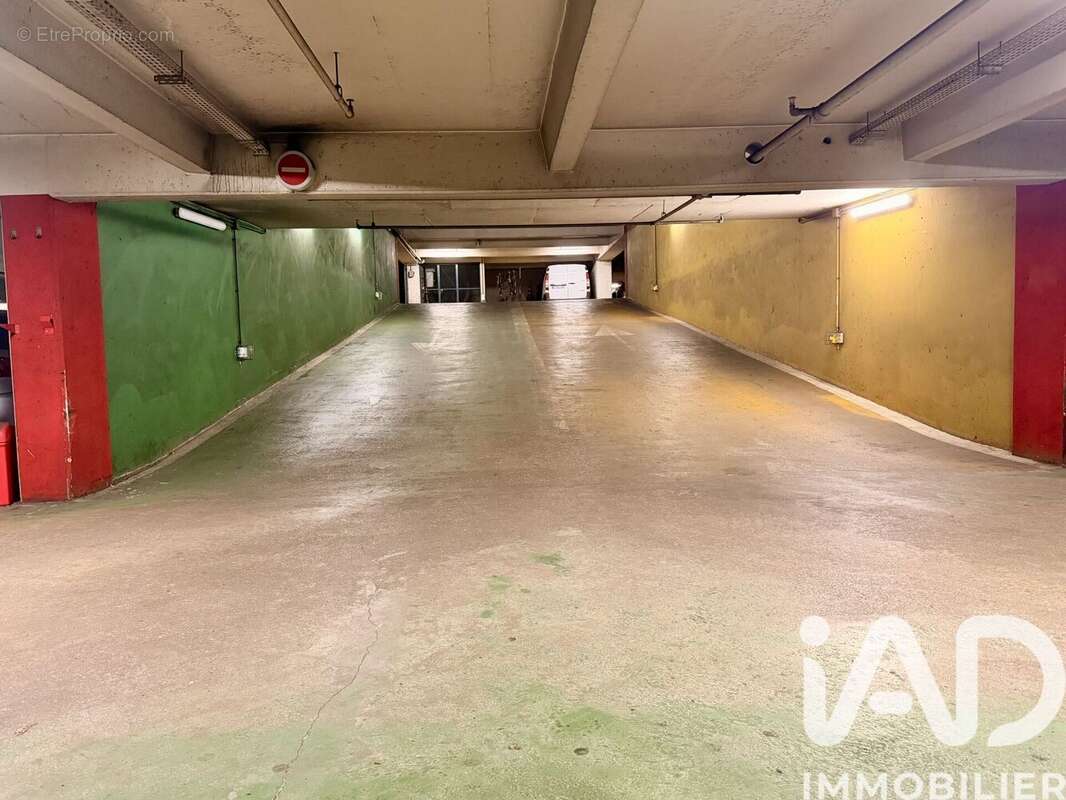 Photo 2 - Parking à PARIS-10E