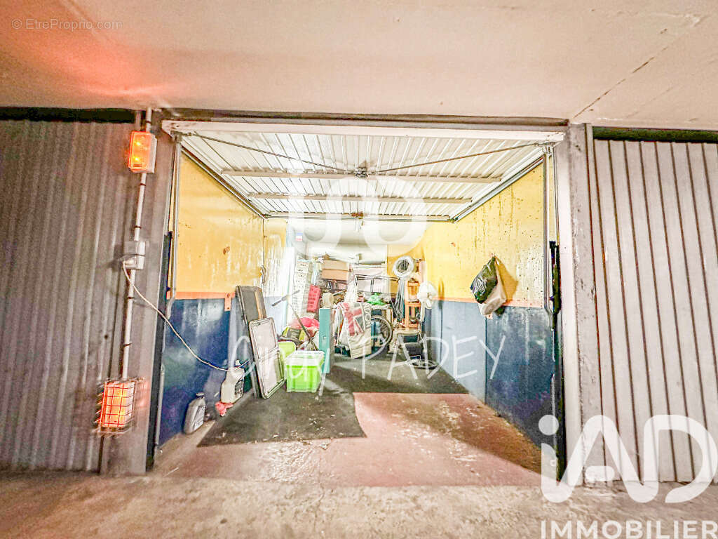 Photo 2 - Parking à LIVRY-GARGAN