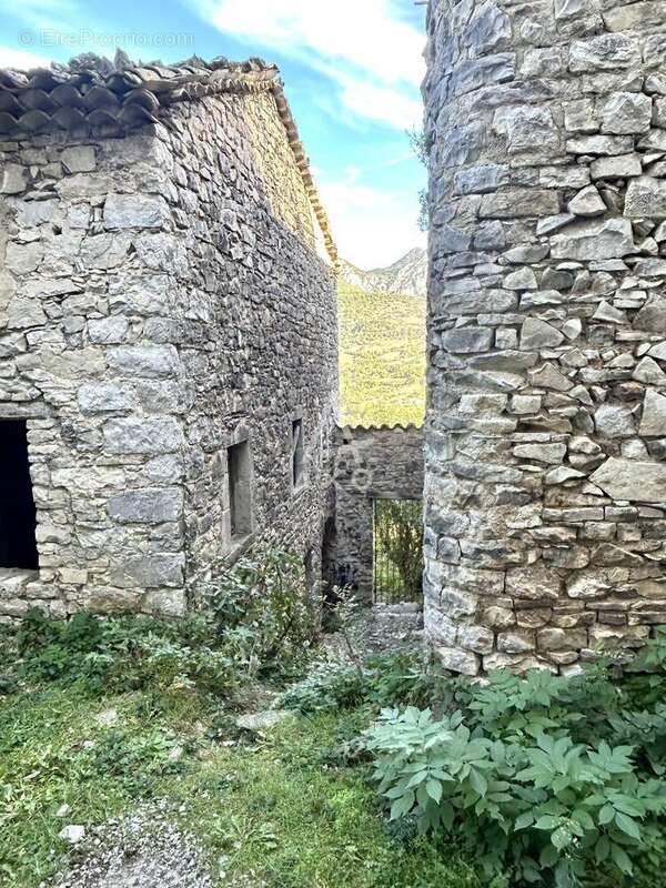 Maison à SAINT-AUBAN-SUR-L&#039;OUVEZE