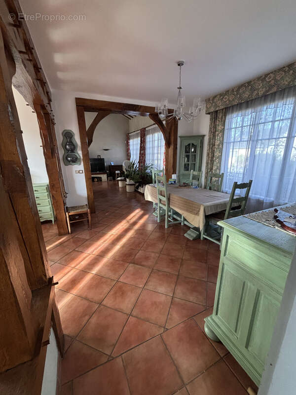 Maison à SAINTE-GENEVIEVE-DES-BOIS