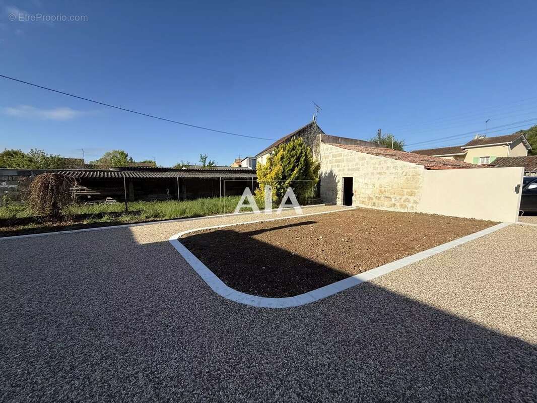 Maison à CHAMPNIERS