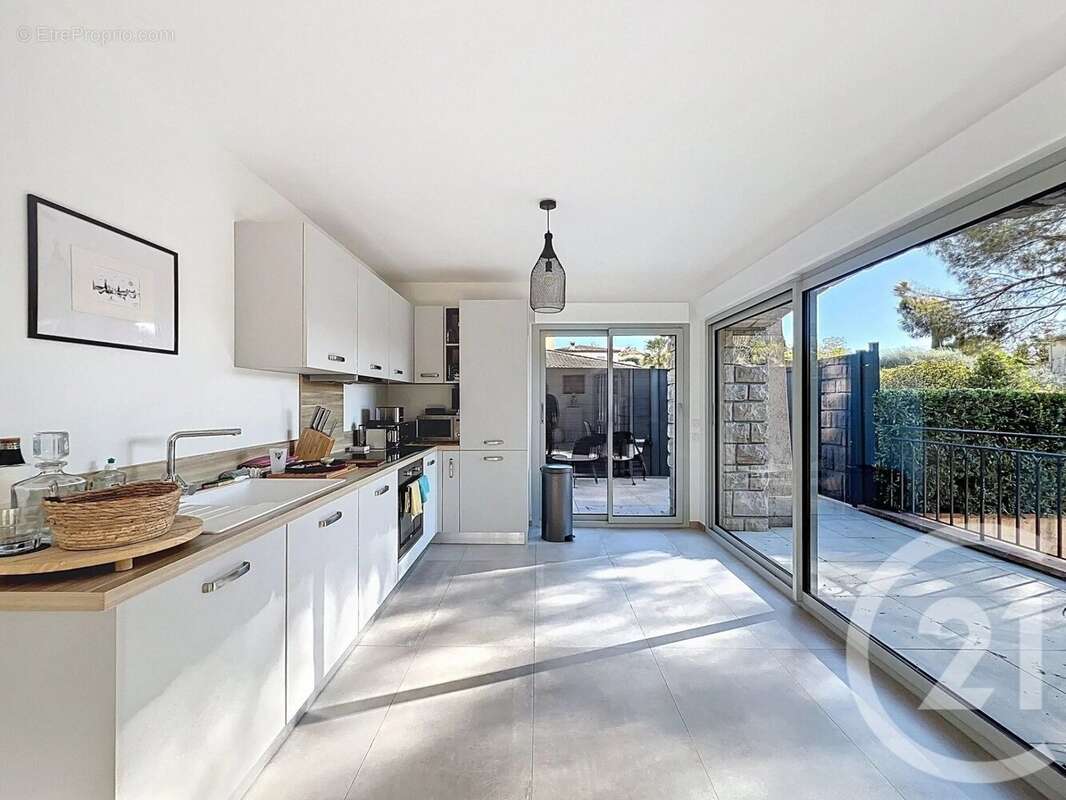 Appartement à MOUANS-SARTOUX