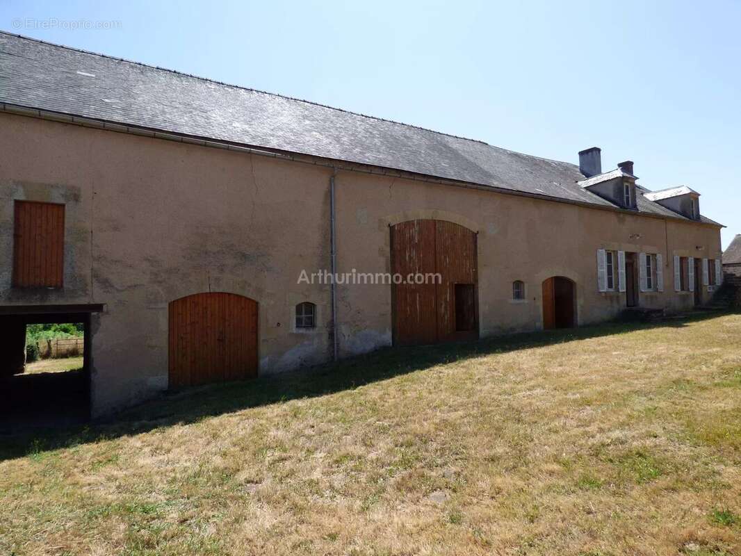 Maison à QUARRE-LES-TOMBES